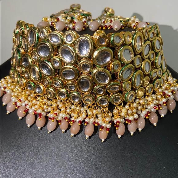 Kundan and semi precious stones Indian wedding jewellery set - Picture 7 of 8